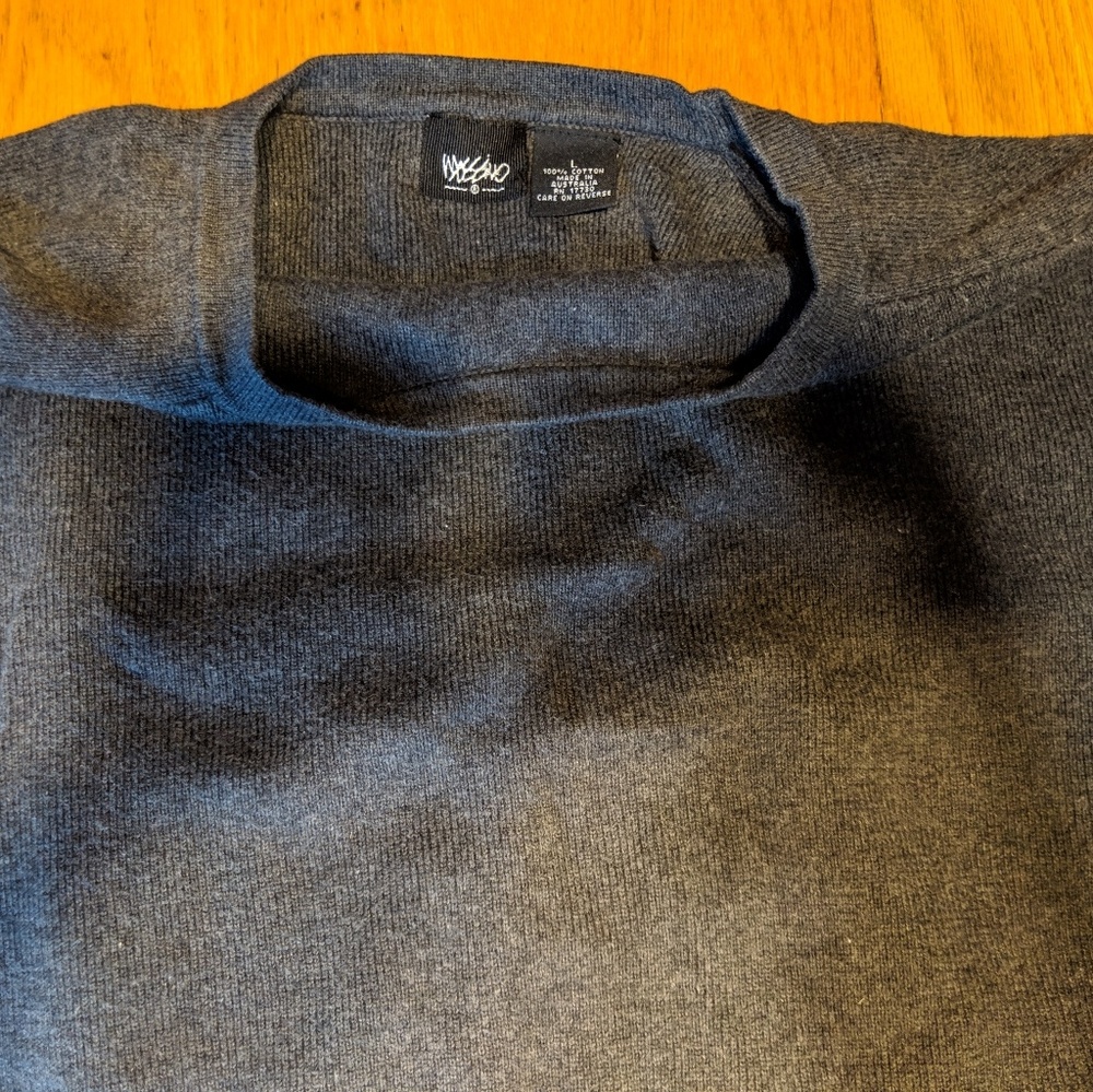 Mossimo sweater - Picture 2 of 2